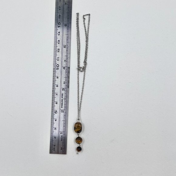 Up-Cycled - Tigers Eye Graduated Pendant Shiny Silver Tone 16” Chain Necklace - Picture 4 of 6